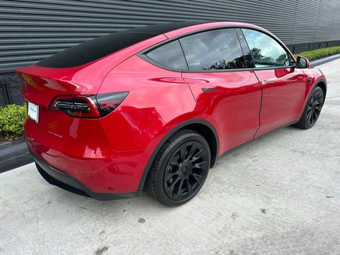 Used 2022 Tesla Model Y Long Range image 9
