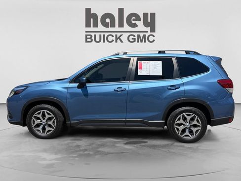 Used 2022 Subaru Forester Premium AWD/4WD image 2
