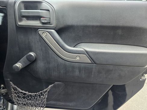 Used 2012 Jeep Wrangler Unlimited Sport w/ Connectivity Group image 21