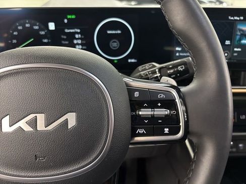 Used 2025 Kia Carnival SX Prestige FWD image 23