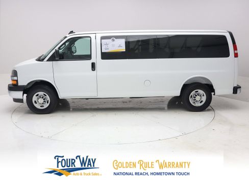 Used 2025 Chevrolet Express 3500 LT w/ LT Preferred Equipment Group RWD image 7