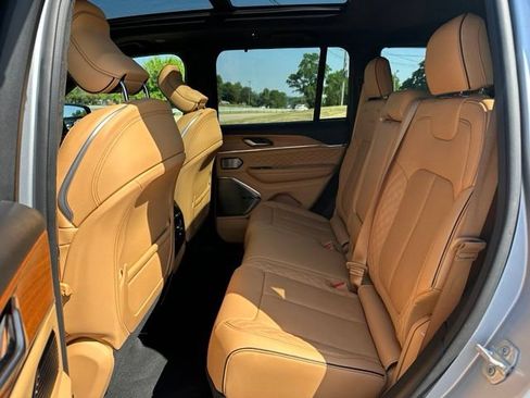 Used 2024 Jeep Grand Cherokee Summit AWD/4WD image 19