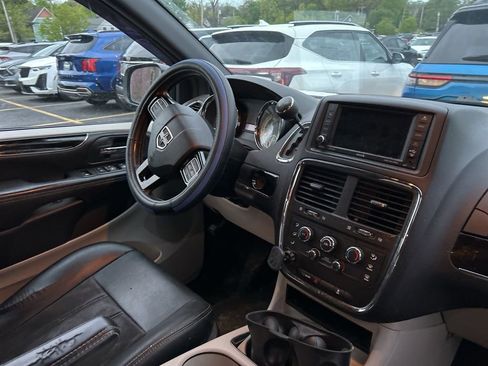 Used 2019 Dodge Grand Caravan SXT FWD image 10