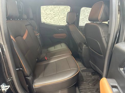 Used 2023 GMC Canyon AT4 w/ AT4 Premium Package AWD/4WD image 12