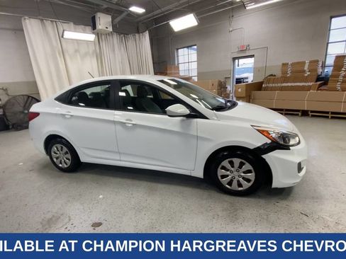 Used 2016 Hyundai Accent SE FWD image 2