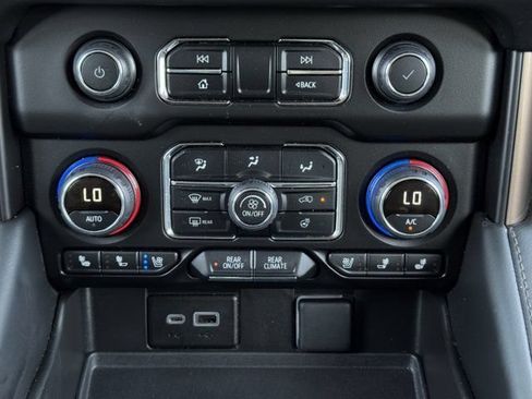 Used 2024 Chevrolet Tahoe High Country w/ Advanced Technology Package AWD/4WD image 19