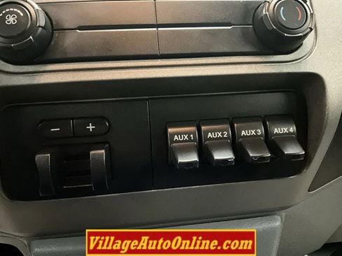 Used 2016 Ford F350 XLT w/ XLT Premium Package image 25