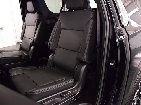 Used 2024 GMC Yukon XL Denali w/ Advanced Technology Package image 31