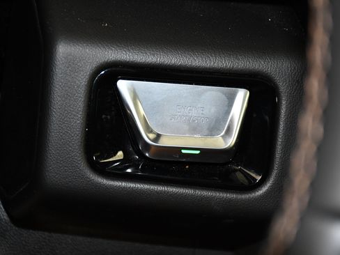 Used 2025 GMC Yukon AT4 AWD/4WD image 26