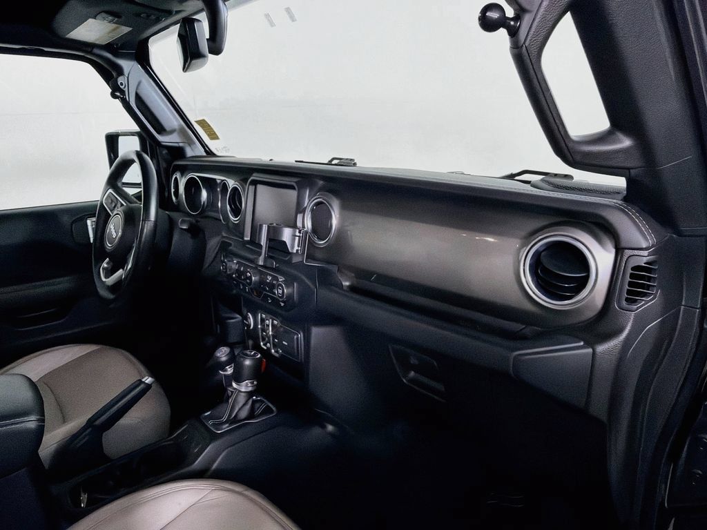 Used 2019 Jeep Wrangler Unlimited Sahara AWD/4WD image 25