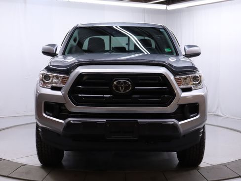 Used 2018 Toyota Tacoma SR image 3