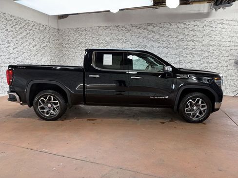 Used 2022 GMC Sierra 1500 SLT w/ SLT Convenience Package image 8