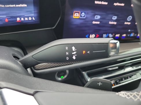 Used 2025 Chevrolet Traverse High Country FWD image 32