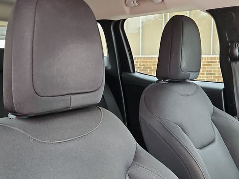 Used 2021 Jeep Renegade Sport w/ Sport Appearance Group FWD image 18