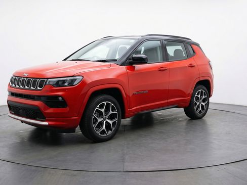 Used 2025 Jeep Compass Limited image 3