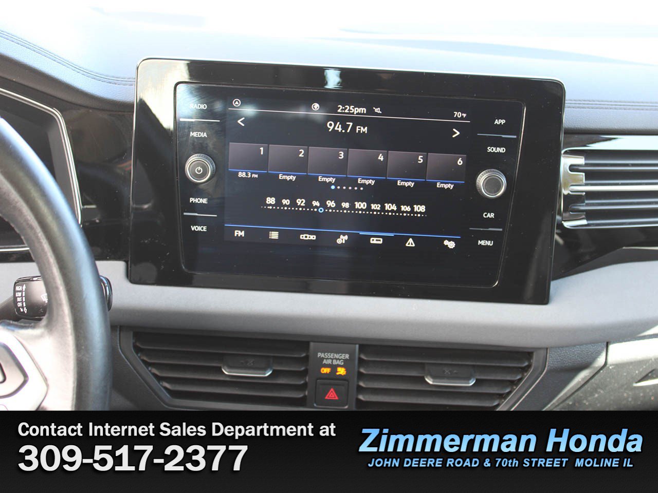 Used 2025 Volkswagen Jetta SE FWD image 14