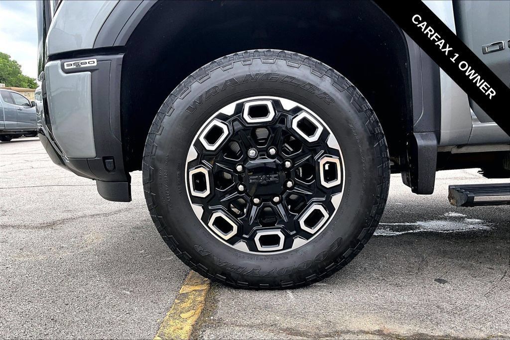 Used 2025 GMC Sierra 3500 Denali Ultimate AWD/4WD image 34