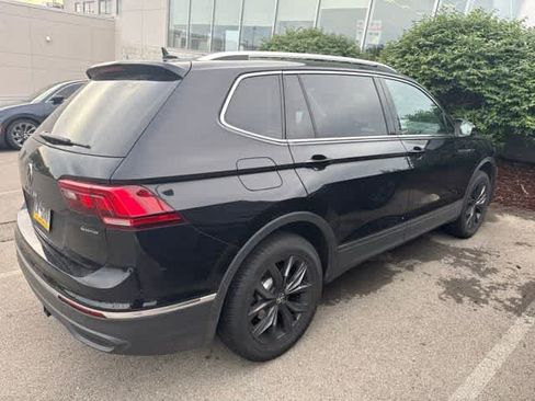 Used 2022 Volkswagen Tiguan SE AWD/4WD image 3