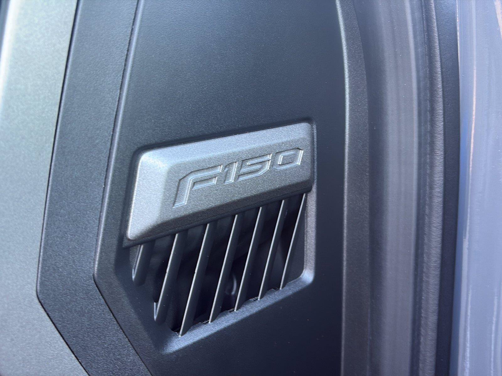 Used 2018 Ford F150 Raptor w/ Equipment Group 802A Luxury AWD/4WD image 27