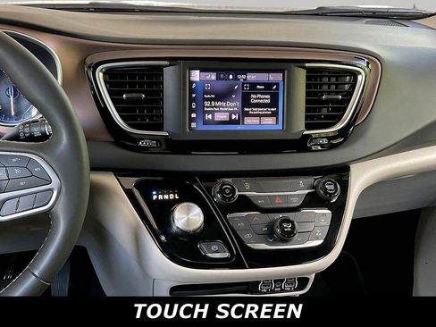 Used 2023 Chrysler Voyager LX FWD image 9