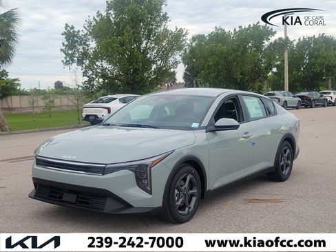 New 2026 Kia K4 FWD image 3