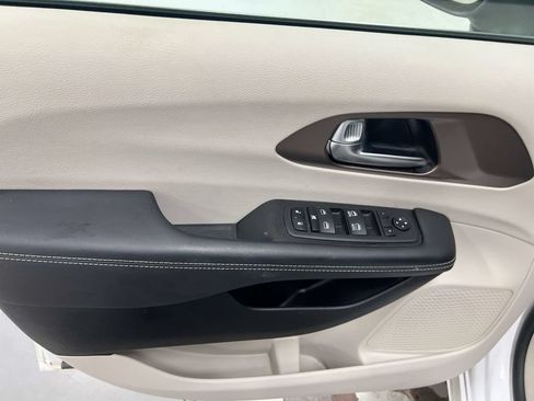 Used 2023 Chrysler Voyager LX FWD image 20
