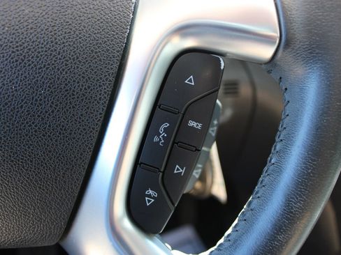 Used 2015 GMC Acadia SLE FWD image 19