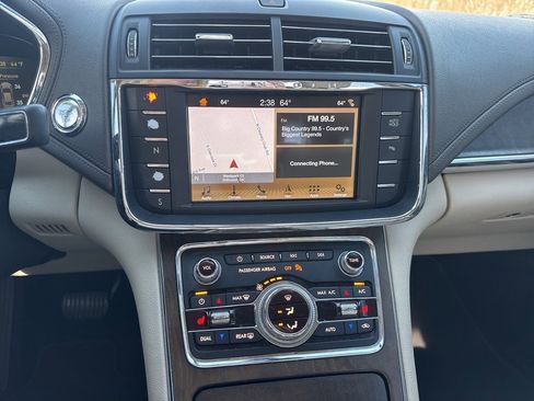 Used 2019 Lincoln Continental Select image 23