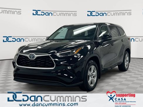 Used 2024 Toyota Highlander LE AWD/4WD image 1