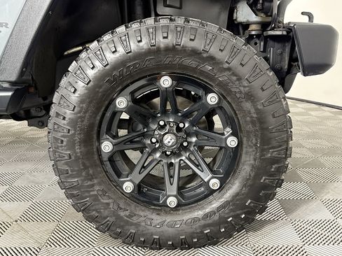 Used 2015 Jeep Wrangler Unlimited Sport image 29