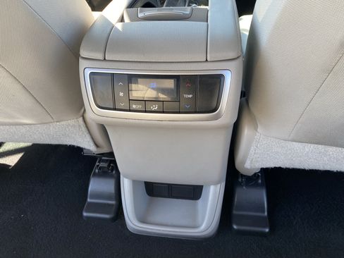 Used 2016 Toyota Highlander LE FWD image 22