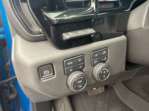 Used 2023 Chevrolet Silverado 1500 ZR2 w/ Technology Package image 19