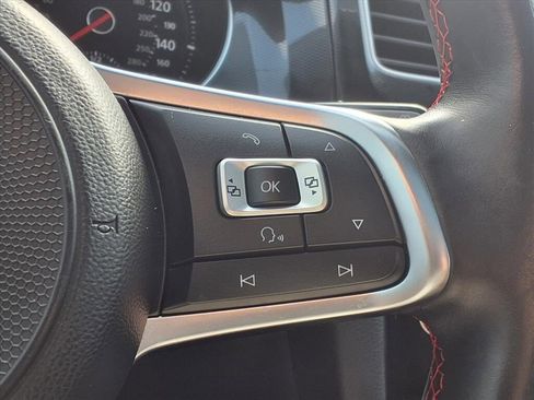 Used 2017 Volkswagen GTI SE image 17