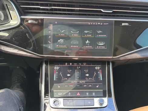 Used 2021 Audi Q7 3.0T Premium AWD/4WD image 18