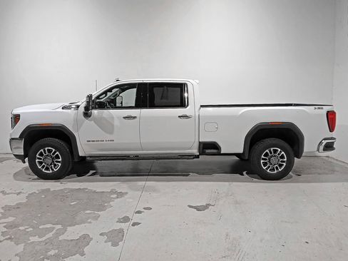 Used 2021 GMC Sierra 2500 SLT w/ SLT Preferred Package AWD/4WD image 4