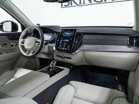 New 2026 Volvo XC90 B6 Ultra w/ Protection Package image 14