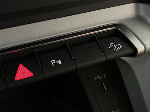 Used 2024 Audi Q3 2.0T Premium image 34