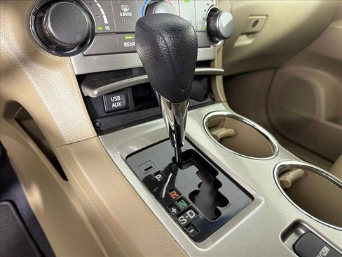 Used 2013 Toyota Highlander Plus FWD image 30