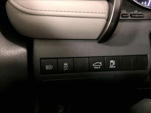 Used 2019 Toyota Camry XLE FWD image 34