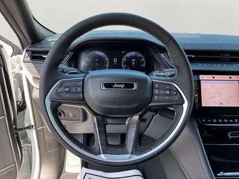New 2026 Jeep Grand Cherokee L Limited w/ Luxury Tech Group II AWD/4WD image 19