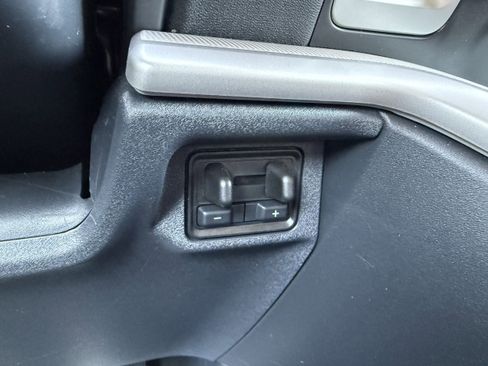 Used 2025 Ford Expedition Active image 23