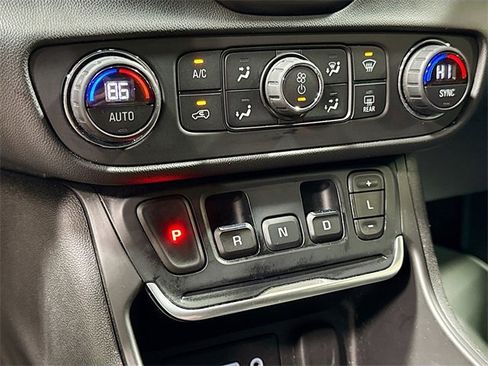 Used 2018 GMC Terrain SLE w/ Driver Convenience Package image 18