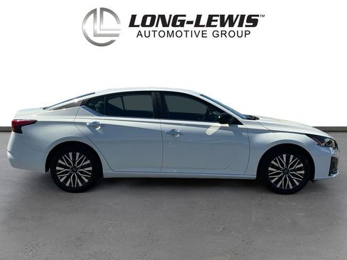 Used 2025 Nissan Altima 2.5 SV FWD image 8