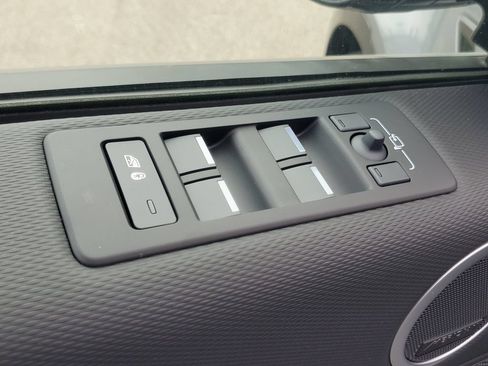 New 2026 Land Rover Discovery Limited Edition AWD/4WD image 8