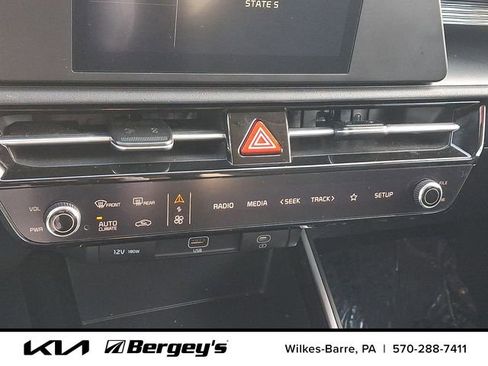 Certified 2025 Kia Niro LX image 20