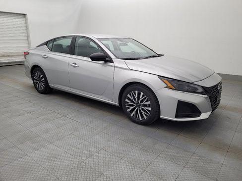 Used 2024 Nissan Altima 2.5 SV image 11