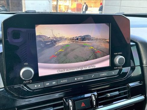 Used 2024 Nissan Pathfinder SV image 13