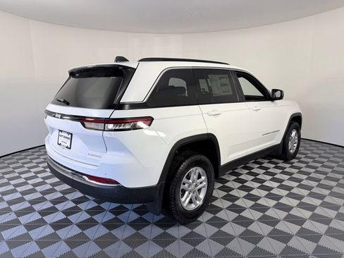 New 2025 Jeep Grand Cherokee Laredo image 6