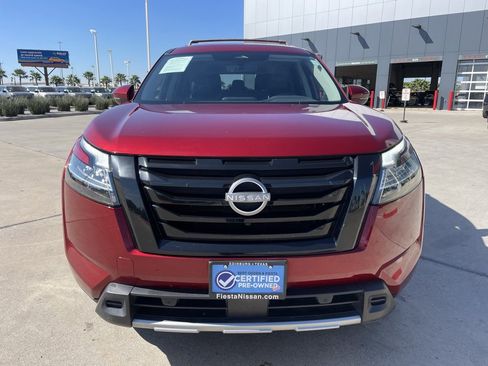 Certified 2023 Nissan Pathfinder SL w/ Black Appearance Package image 6