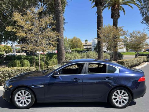 Used 2019 Jaguar XE image 19